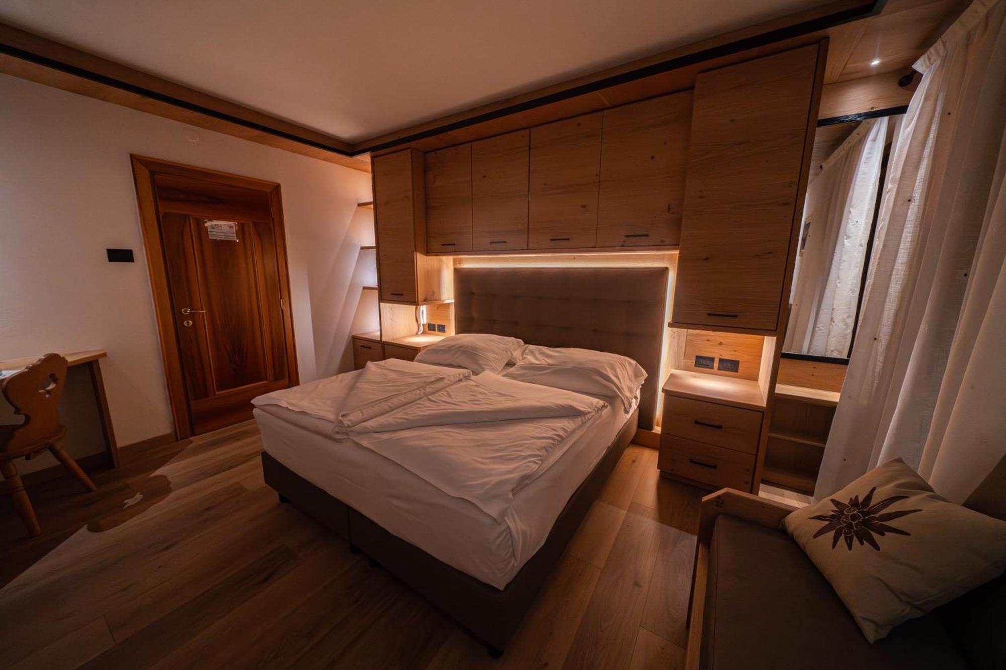Hotel Fontana サッパーダ エクステリア 写真